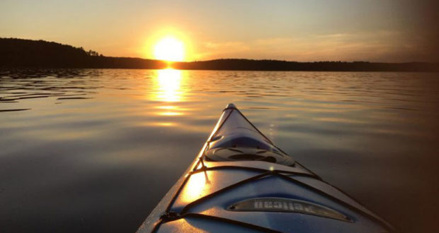 Kayak tandem avec deux pagaies