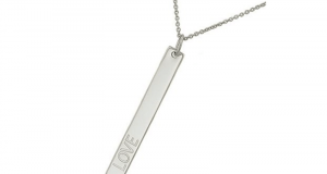 Pendentif Love en argent rhodié de la compagnie Elle